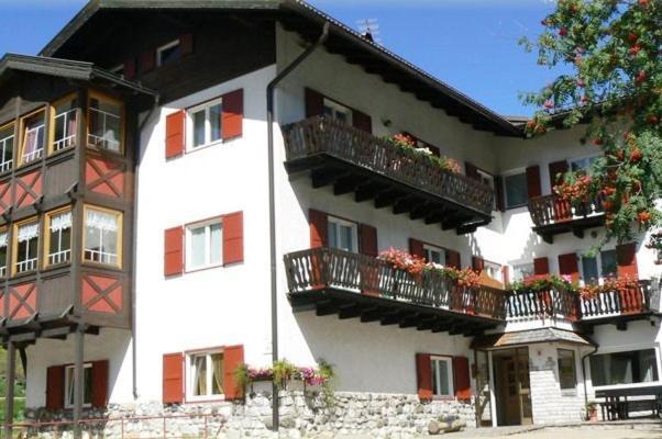 Garni Tyrolia Hotel Кампитело ди Фаса Екстериор снимка