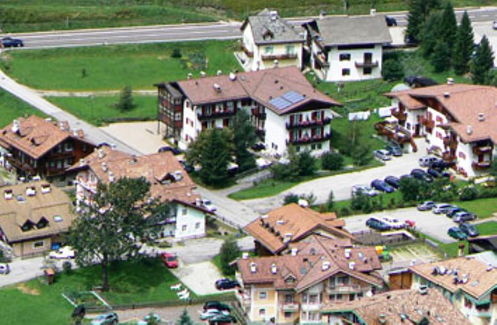 Garni Tyrolia Hotel Кампитело ди Фаса Екстериор снимка
