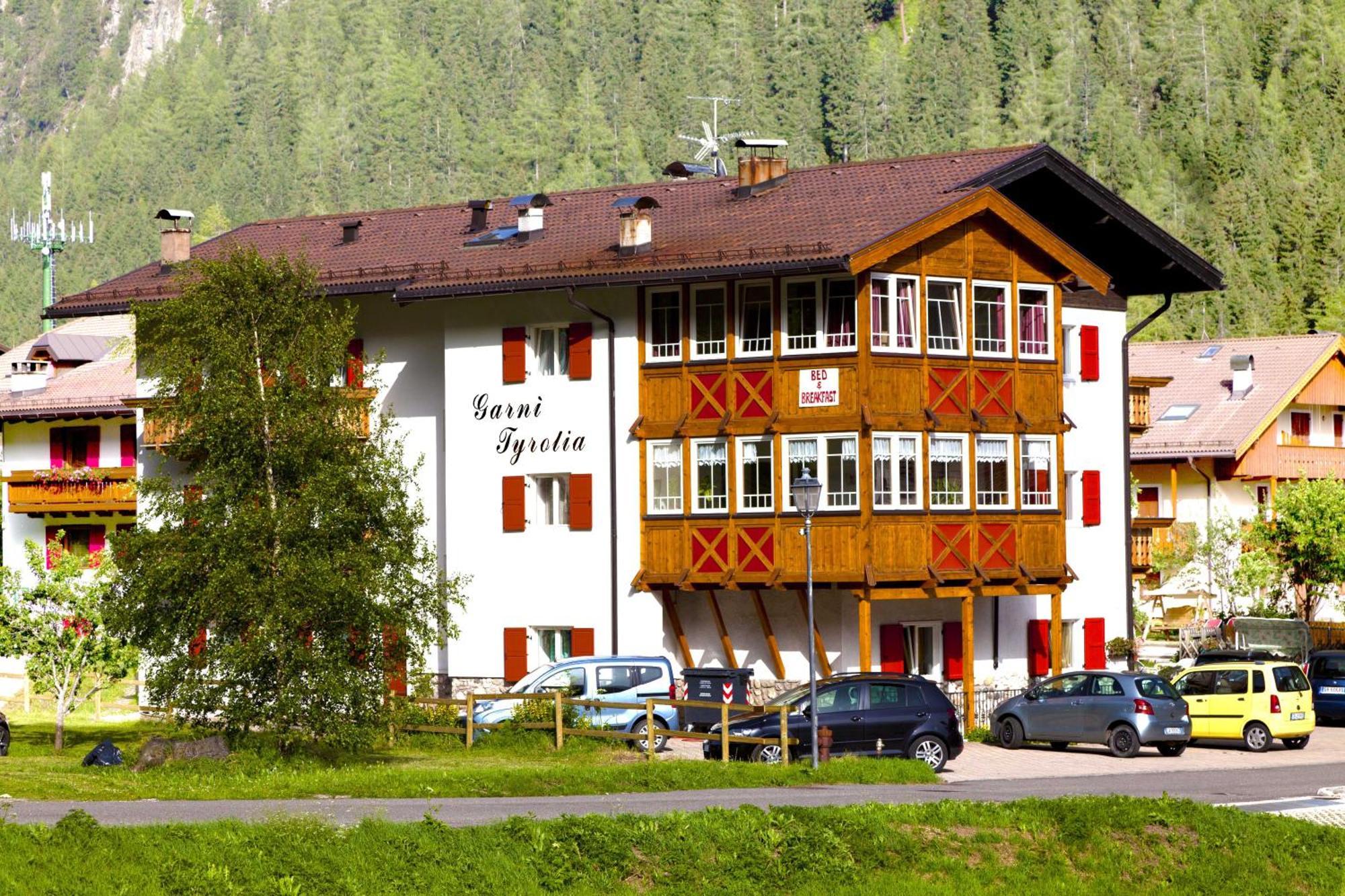 Garni Tyrolia Hotel Кампитело ди Фаса Екстериор снимка