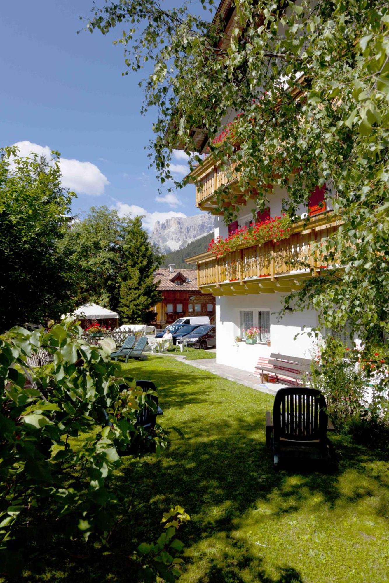 Garni Tyrolia Hotel Кампитело ди Фаса Екстериор снимка