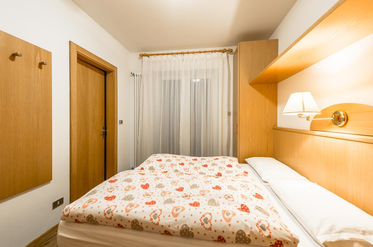 Garni Tyrolia Hotel Кампитело ди Фаса Екстериор снимка