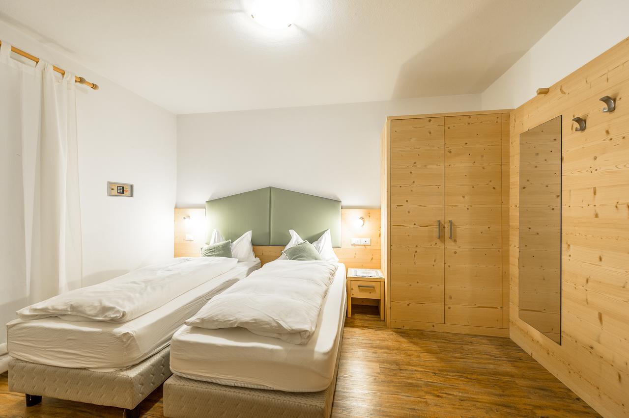 Garni Tyrolia Hotel Кампитело ди Фаса Екстериор снимка