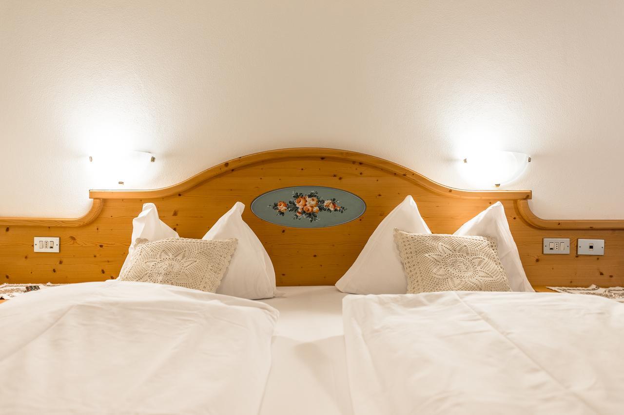 Garni Tyrolia Hotel Кампитело ди Фаса Екстериор снимка